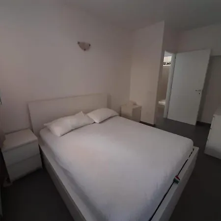 Casa Bea With Private Parking Space Appartamento *